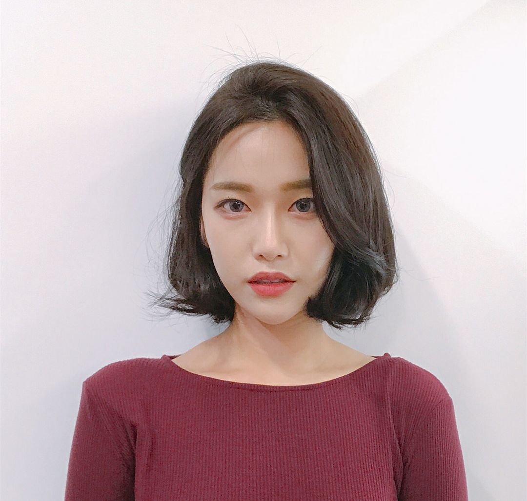 最新短发发型图片女2024,展现自信之韵的短发之美