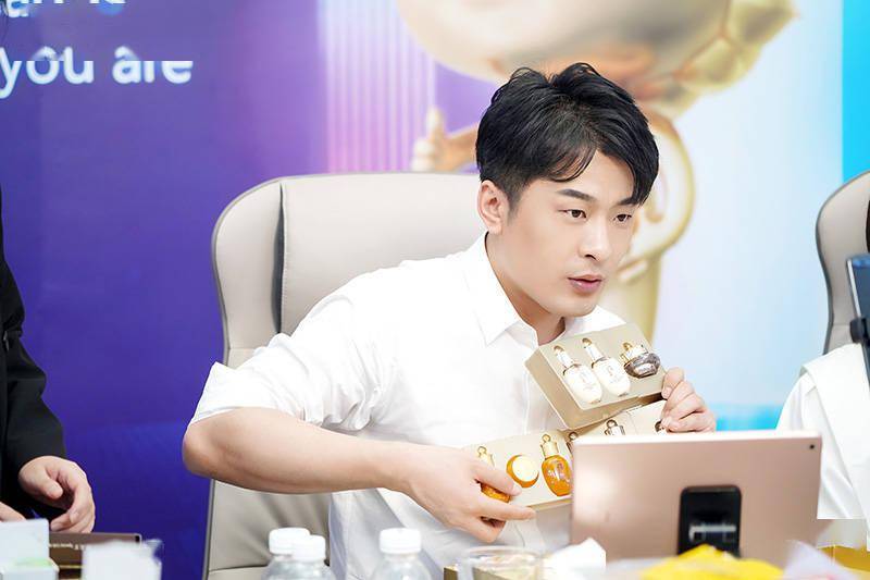 辛巴燕窝最新官方动态,变化、学习与自信的力量展现新篇章