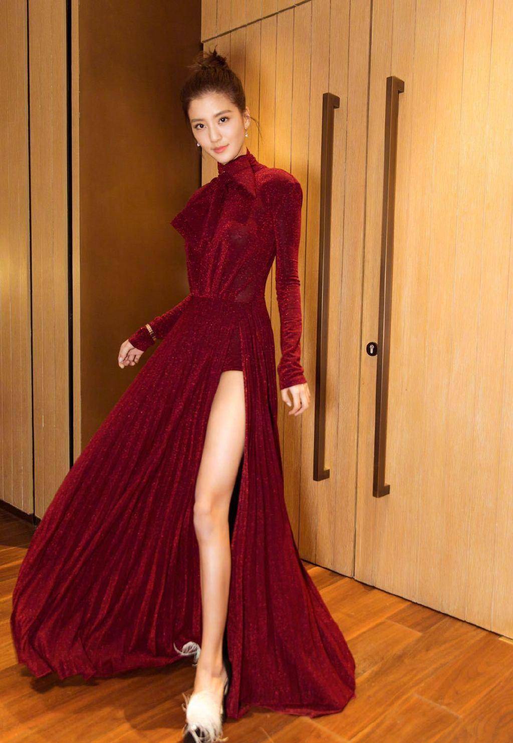 吴千语穿搭最新,吴千语穿搭最新指南，如何打造时尚风格