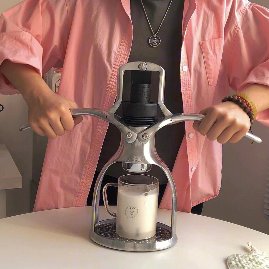 最新手压咖啡机,轻松享受浓郁咖啡时光,体验咖啡制作的艺术性!