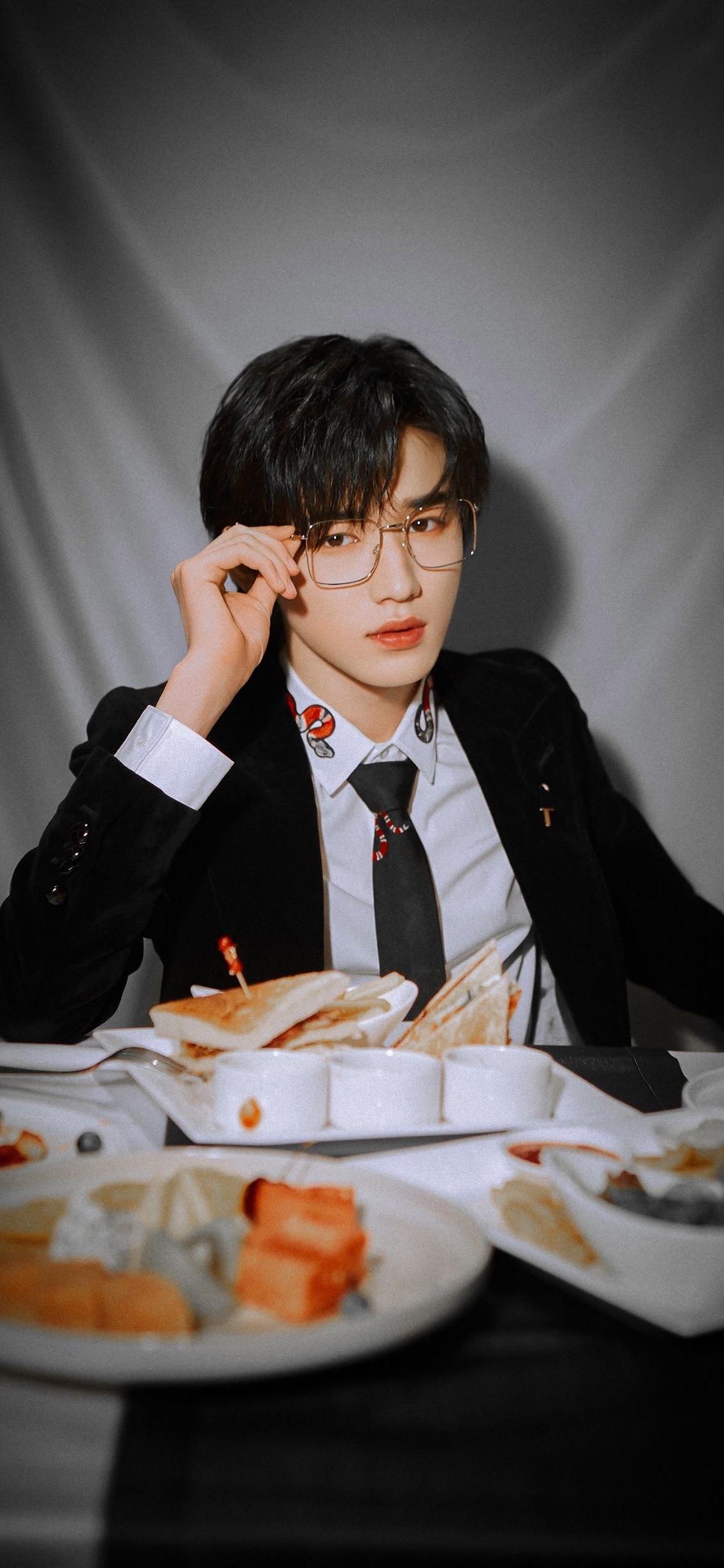 宋亚轩电脑壁纸最新,宋亚轩电脑壁纸最新，一张壁纸，一段温馨的友情故事