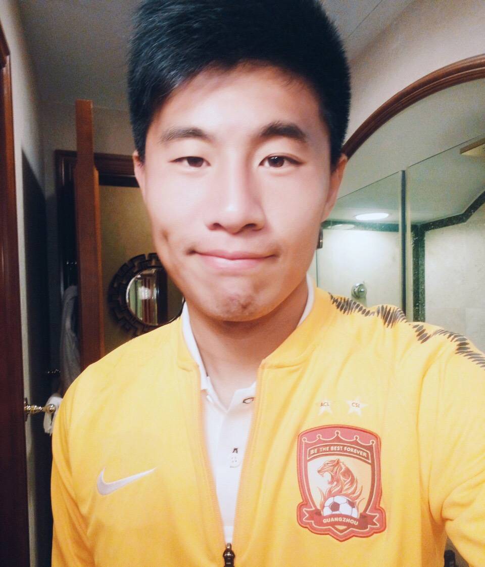 鞠枫的最新动态,变化中的力量与自我成长的自信与成就感