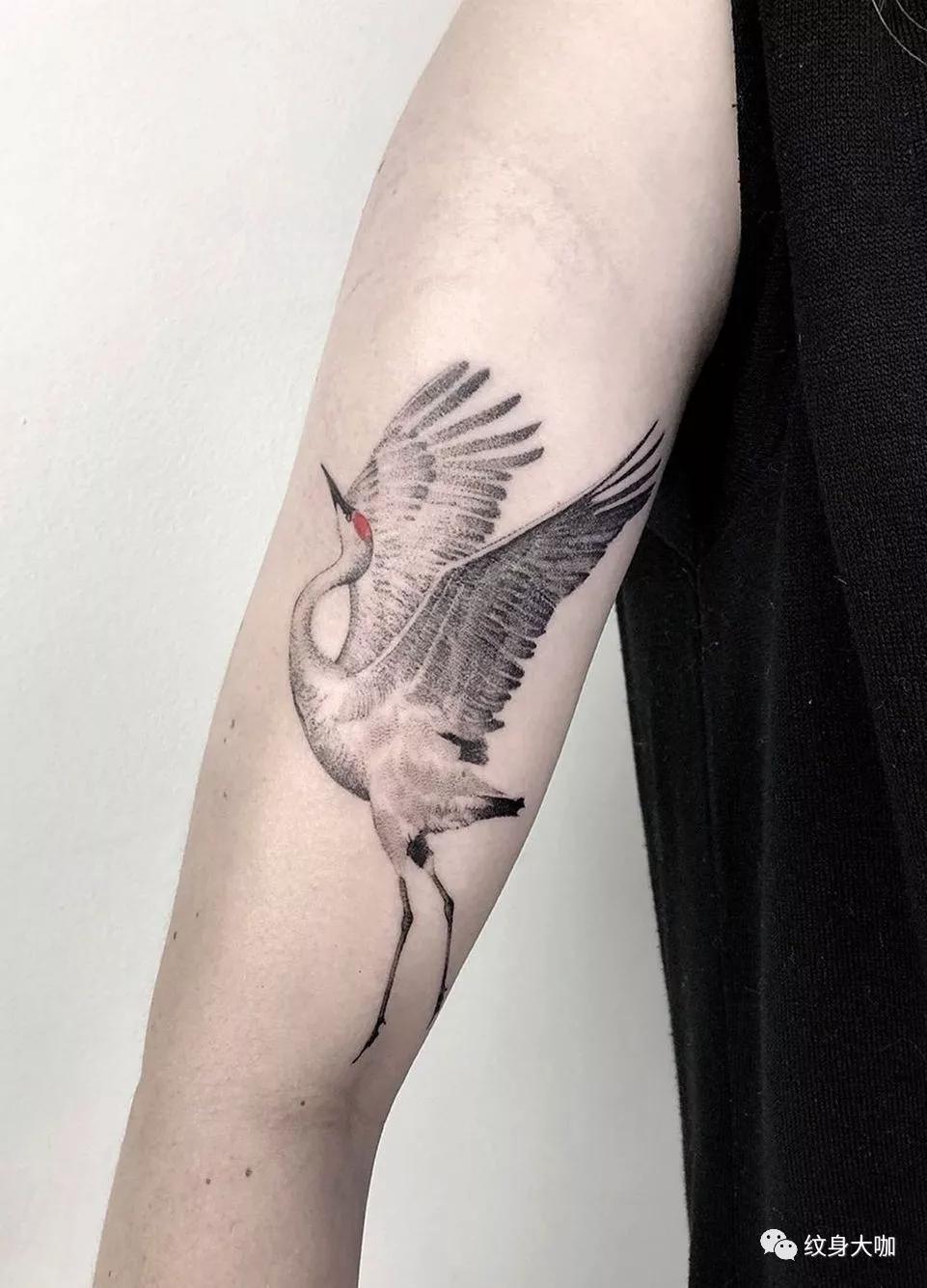 女生满背纹身图案最新,自然美景之旅的时尚探索