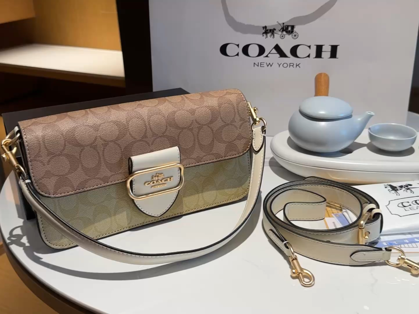 重磅推荐,蔻驰酒神最新款,独特魅力瞬间俘获你的心!