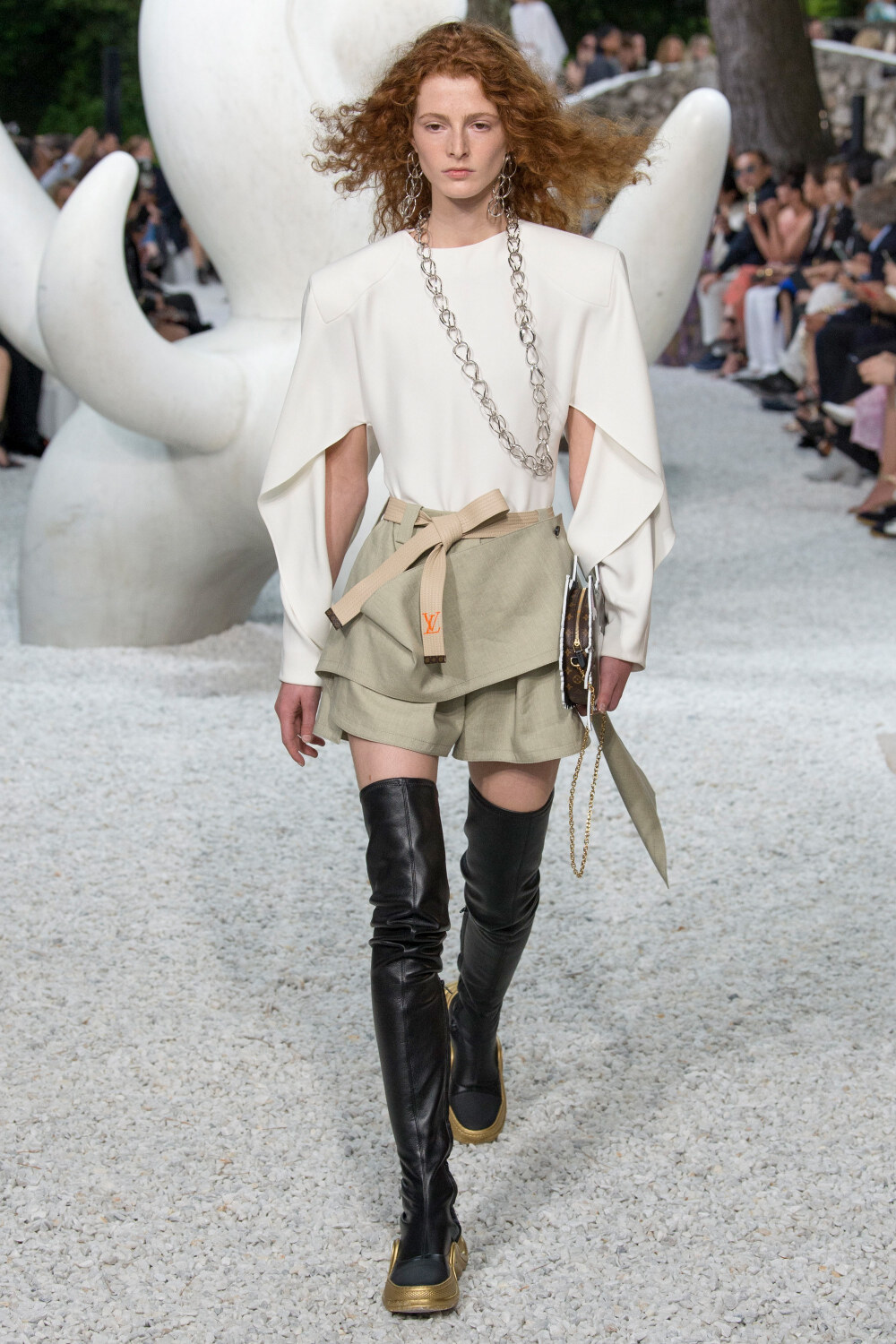 LV时装秀,自然美景中的旅行探索之旅