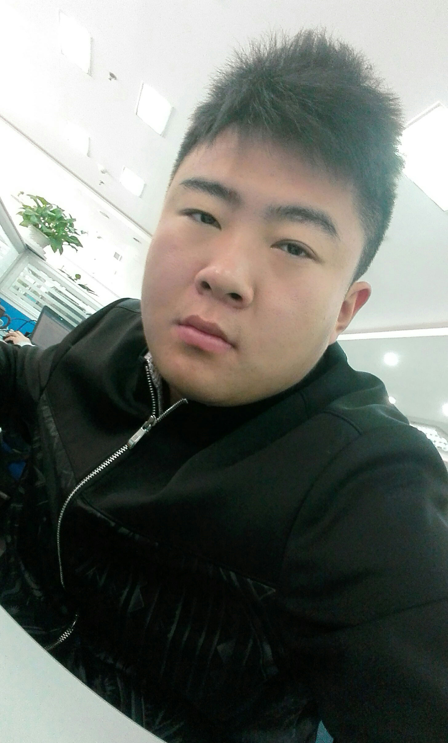 韩龙龙魅力瞬间,帅气照片定格永恒!