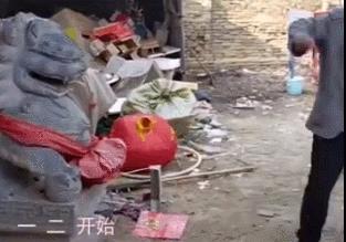 大衣哥最新动态揭秘,小巷深处的隐藏美食探秘之旅