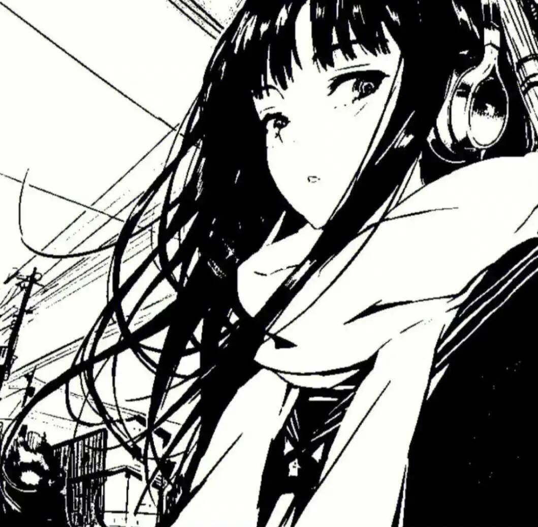 黑白动漫女头像，色彩中的温情日常之美