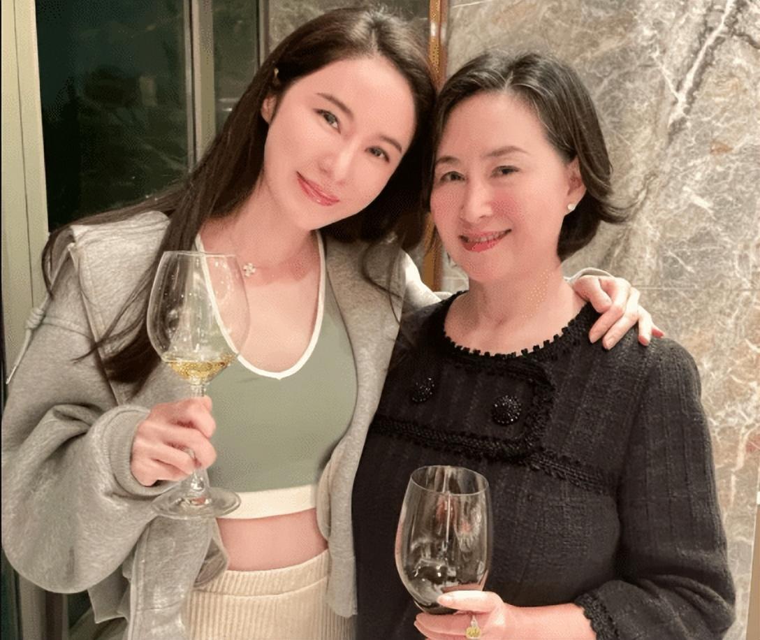 顶级败家系统最新篇章，家的温馨日常