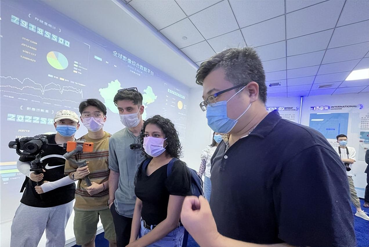 ＂全年资料免费大全＂的：数据驱动决策_未来科技版3.21