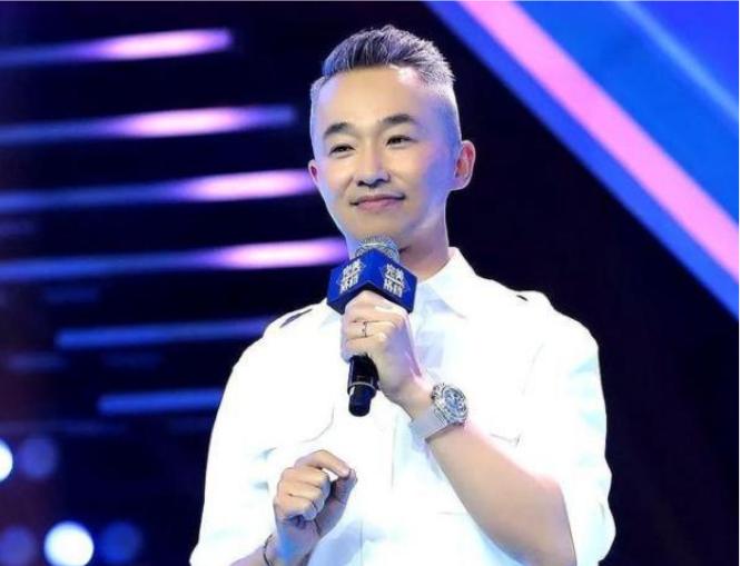 最新时尚发型揭秘,打造魅力四溢的发型艺术!