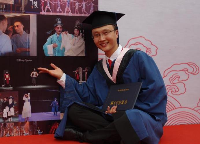 演员李朋朋,舞台到银幕之旅——学习与自信的蜕变之路