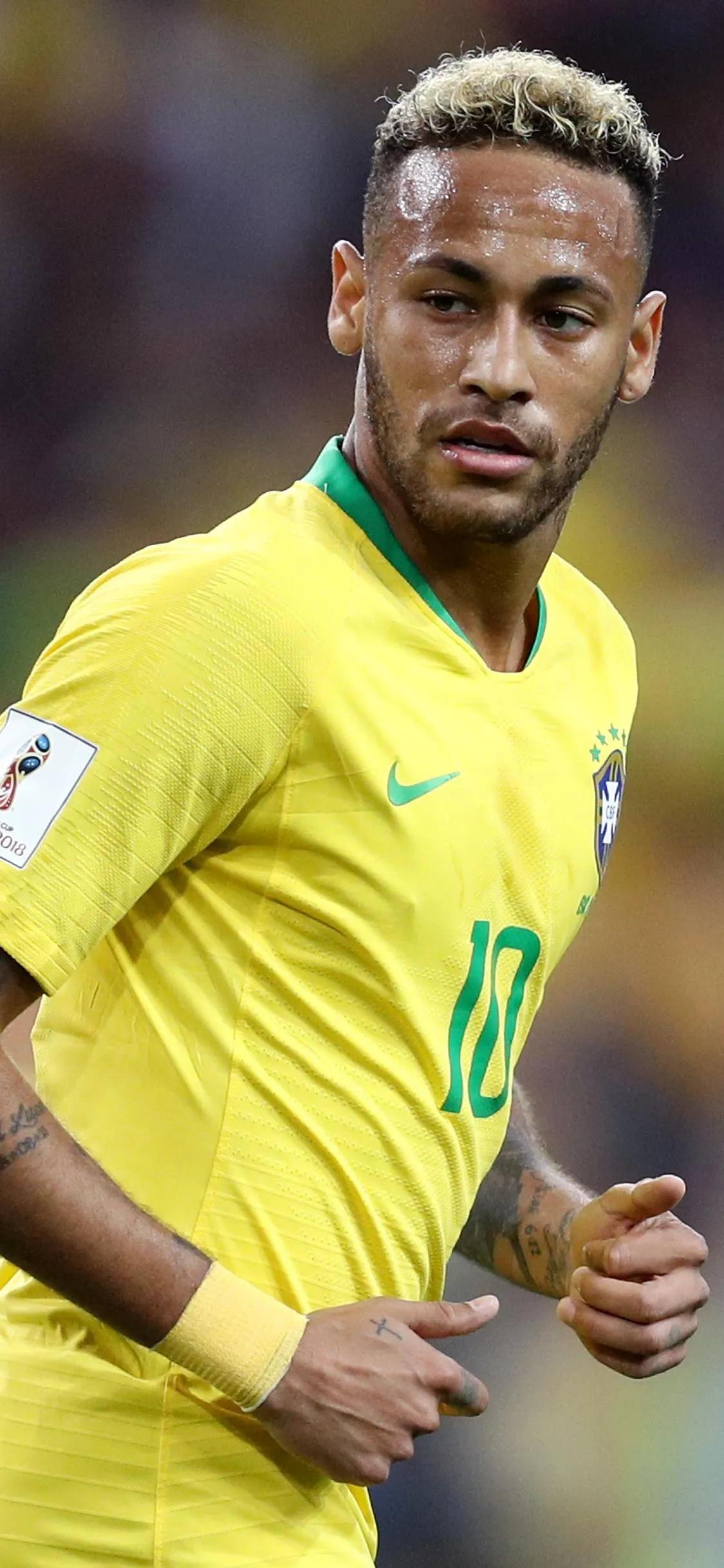 内马尔最新照片揭秘，巷弄深处的足球巨星与独特小店风采