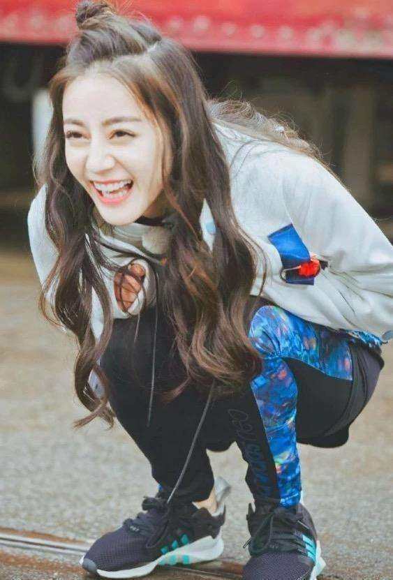 跑男迪丽热巴最新动态揭秘，自信成就之旅与变化的力量