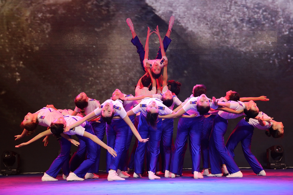 2017最新舞蹈推荐,2017最新舞蹈推荐，小巷深处的舞动乐园