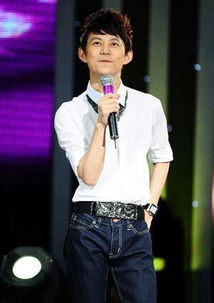 何炅的最新动态，变化中的学习之旅，自信与成就感的源泉