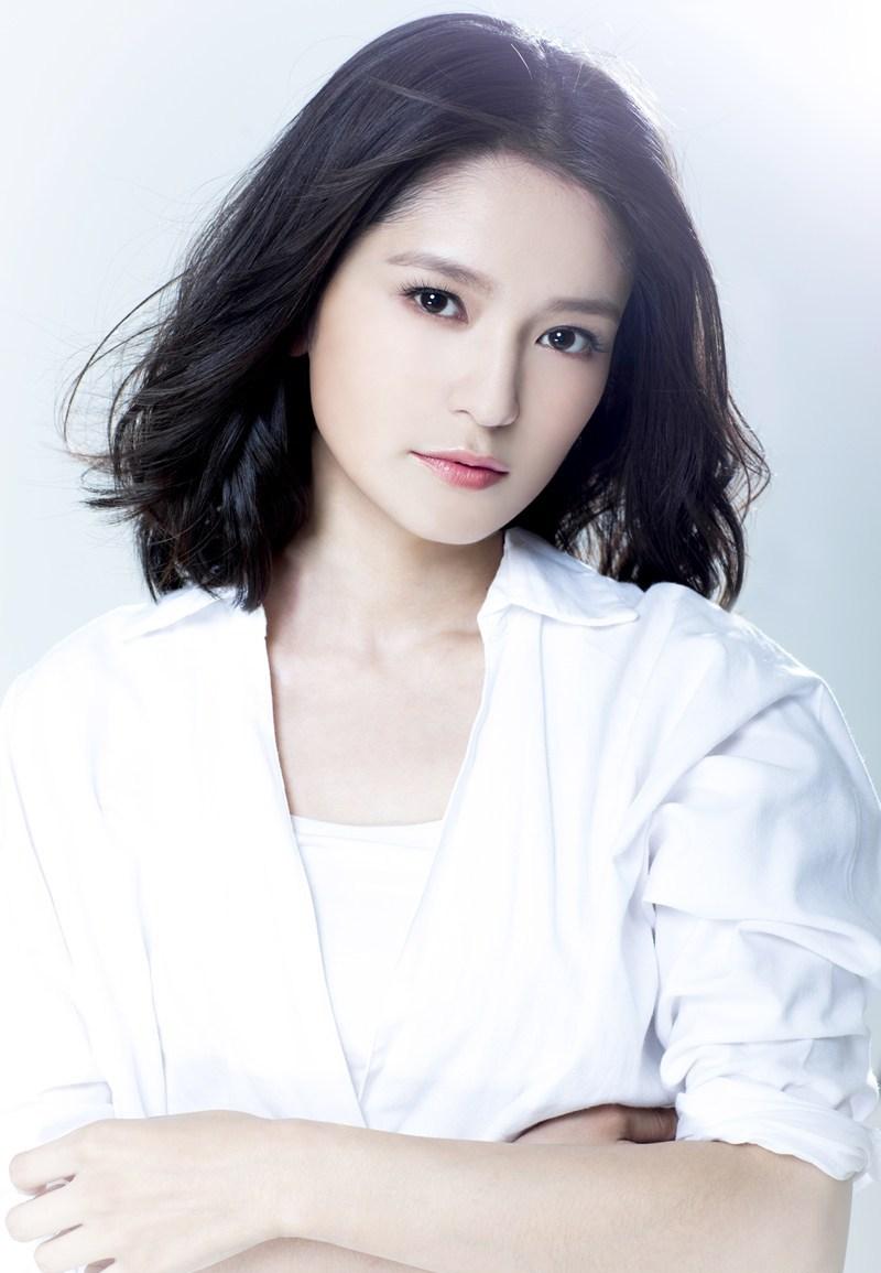 肖茵，演艺之路的璀璨之星