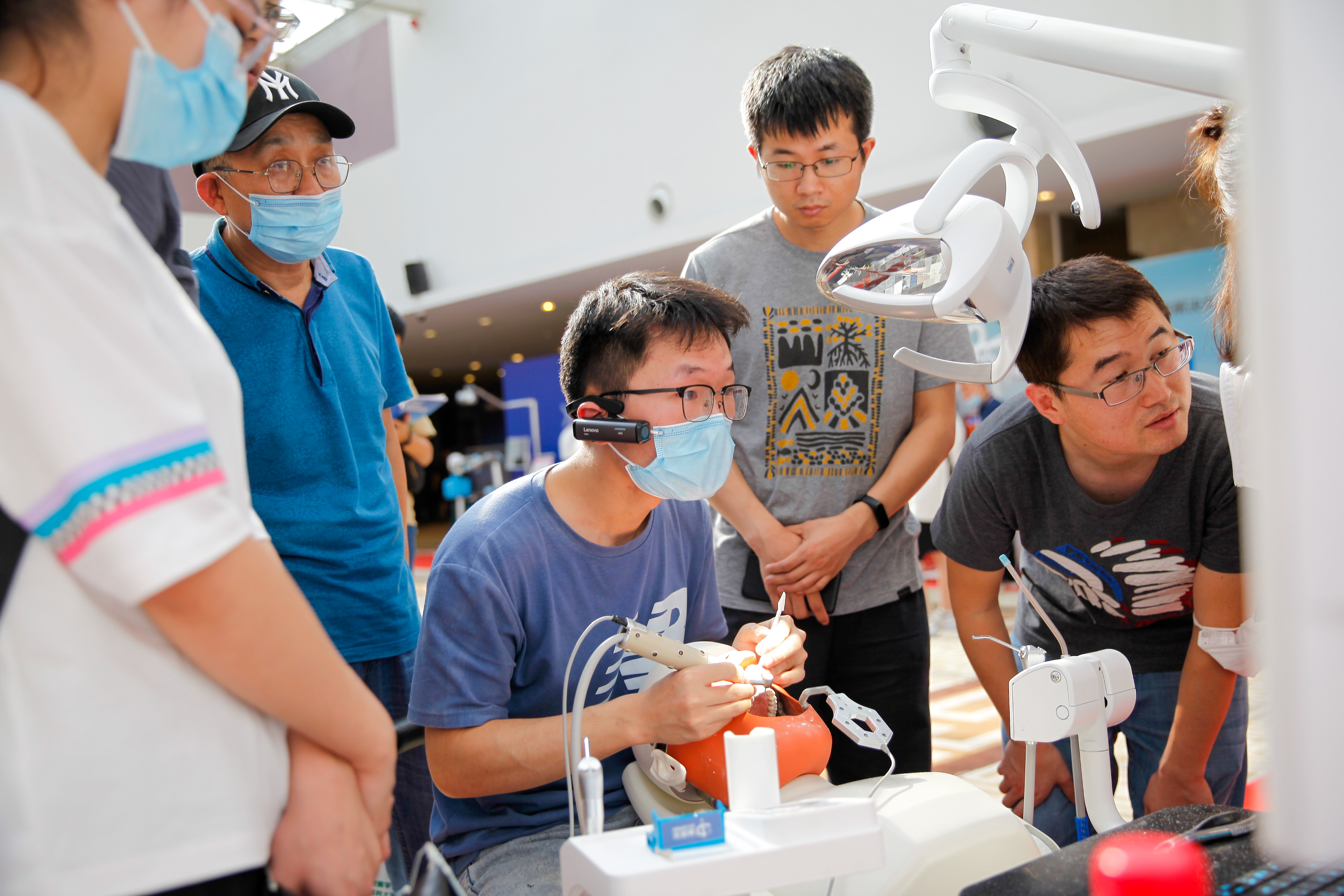 口腔医学前沿技术,口腔医学前沿技术,开启微笑的艺术之旅